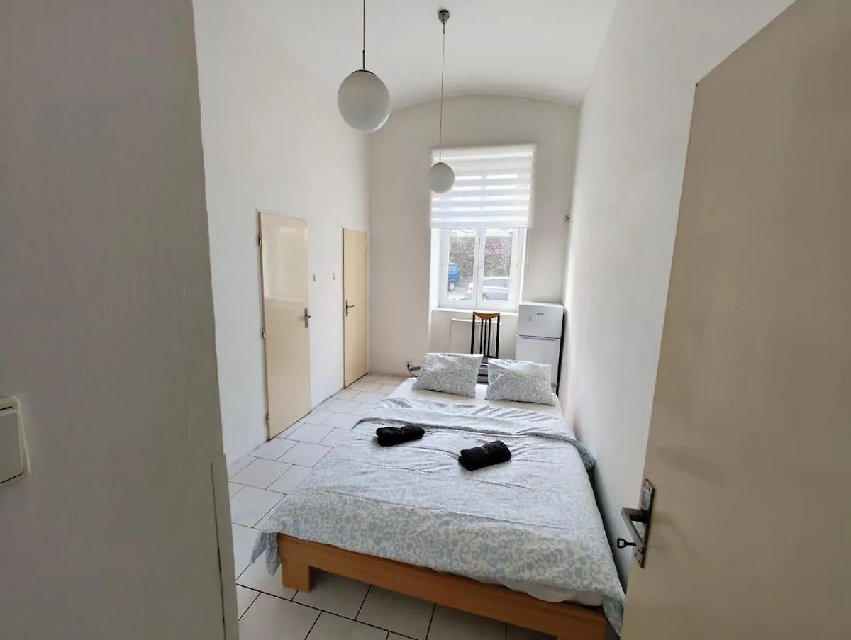 Comfy 2rooms Flat 4 persons & Parking Praga 0*,  República Checa